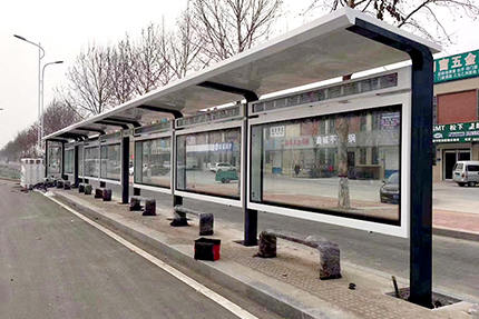山东聊城加长型公交站台安装完成