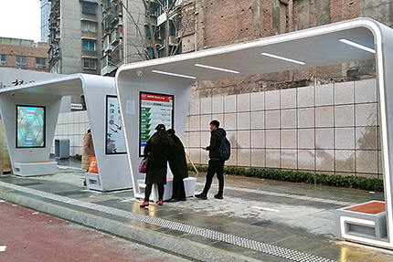 广东深圳现代公交车站台案例